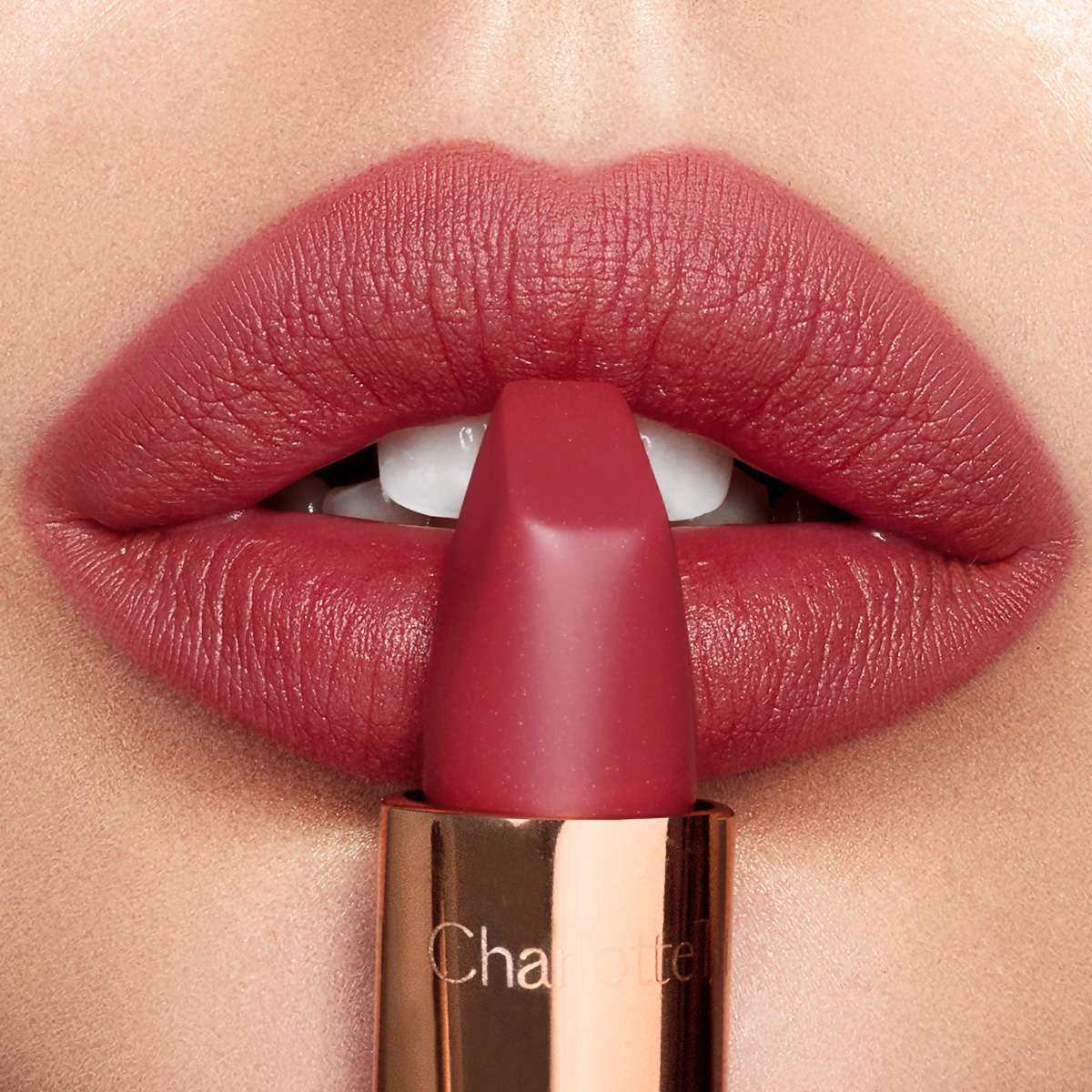 Charlotte Tilbury Lipstick Matte Revolution M.I. Kiss - Brands Point AE