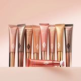 Golden highlighter Charlotte Tilbury Beauty Light Wand Goldgasm on cheekbones