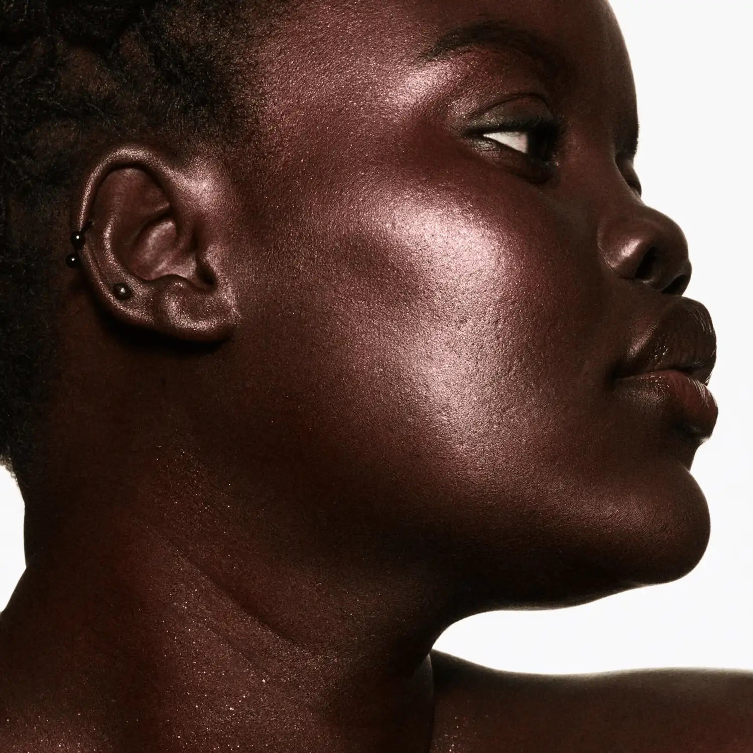 Fenty Beauty Diamond Bomb highlighter with diamond-like shine and faceted compact