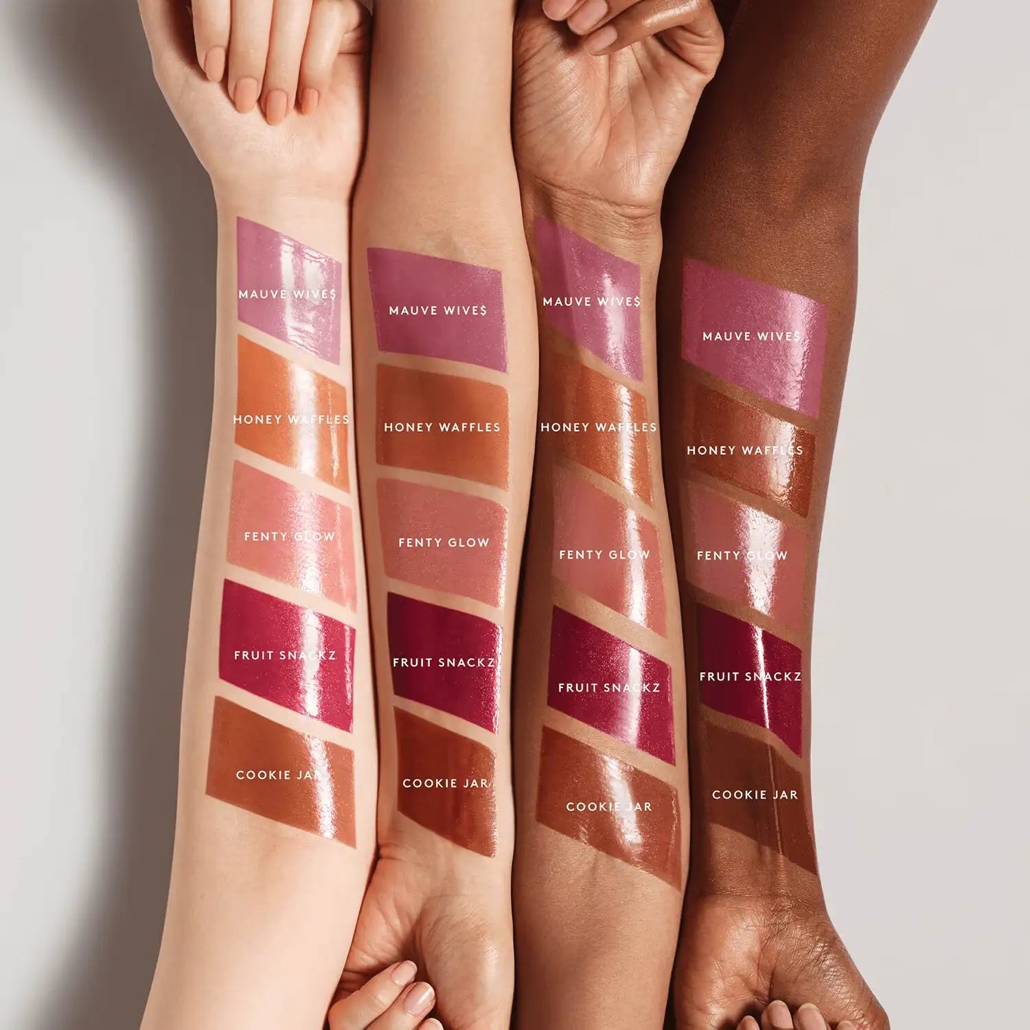 Fenty Beauty Gloss Bomb Cream Cookie Jar - XXL Wand Applicator Close-up