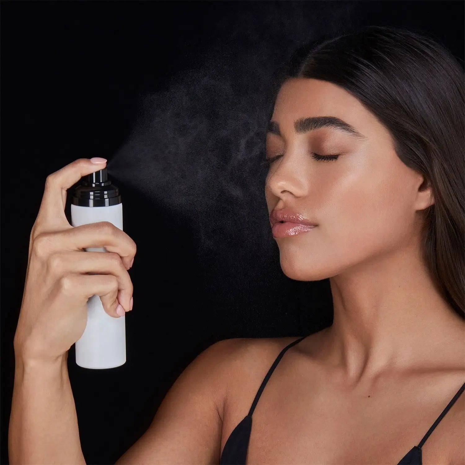Hourglass Veil Soft Focus Setting Spray 120ml bottle on white background